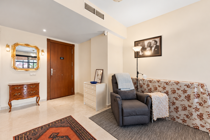 Image No.13-2 Bed Property for sale
