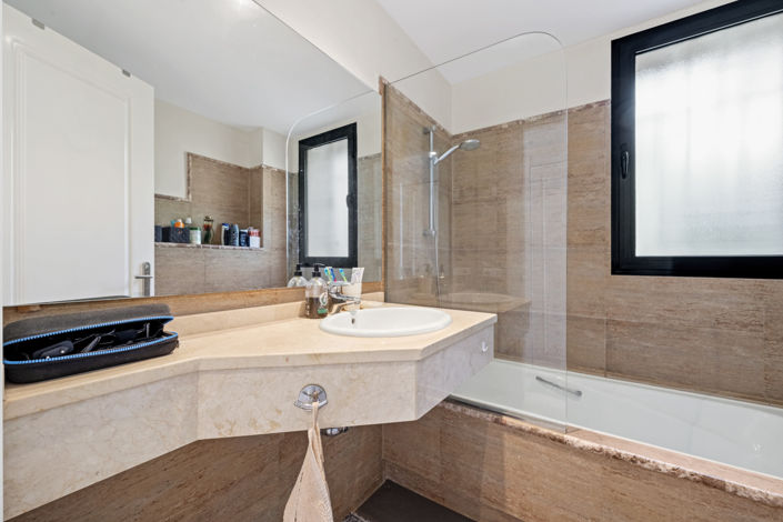 Image No.5-2 Bed Property for sale