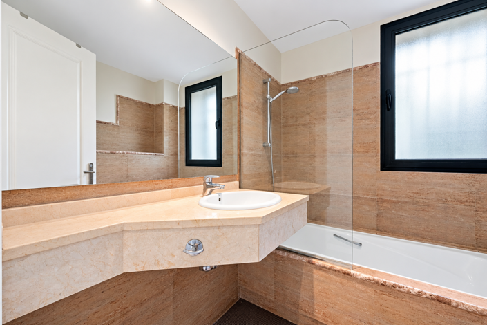 Image No.6-2 Bed Property for sale