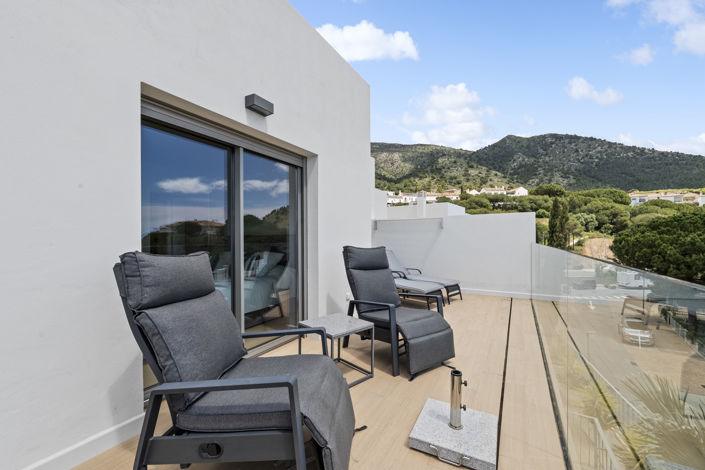 Image No.14-3 Bed House for sale