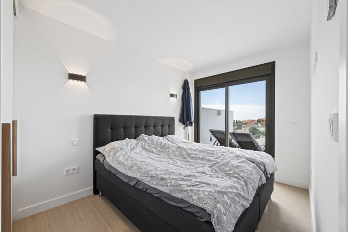 Image No.15-3 Bed House for sale