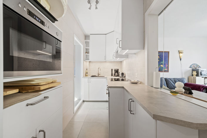 Image No.10-2 Bed Property for sale