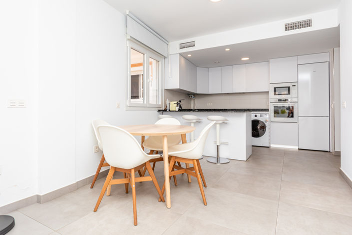 Image No.11-17 Bed Property for sale