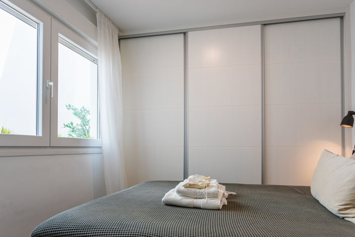 Image No.12-17 Bed Property for sale