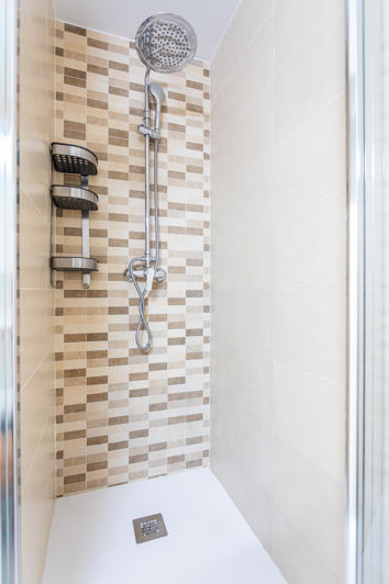 Image No.13-17 Bed Property for sale