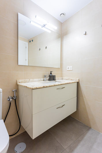 Image No.15-17 Bed Property for sale