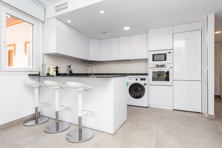 Image No.17-17 Bed Property for sale