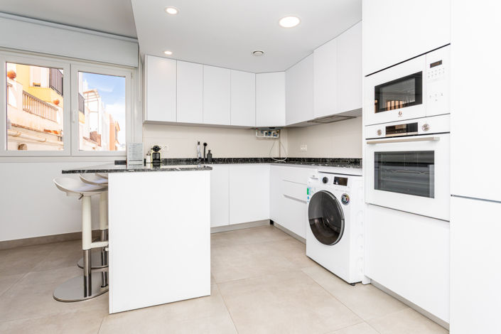 Image No.21-17 Bed Property for sale