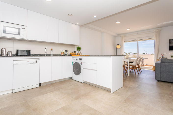 Image No.3-17 Bed Property for sale