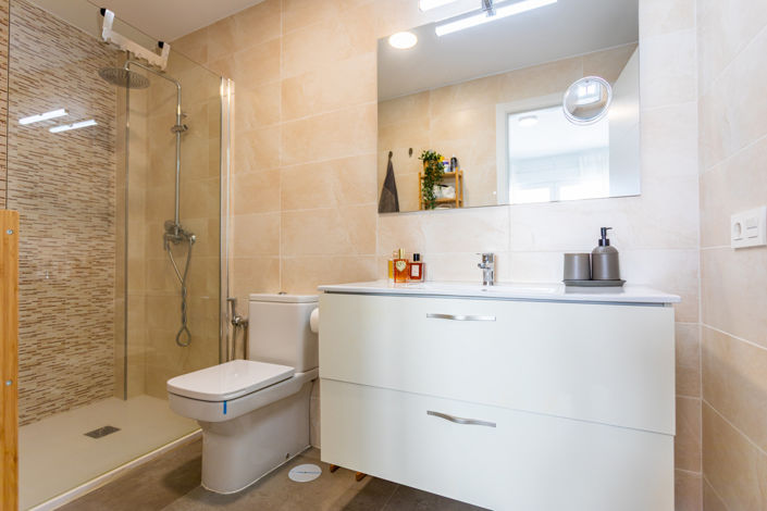 Image No.30-17 Bed Property for sale