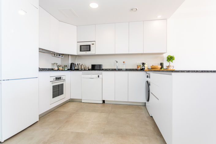 Image No.36-17 Bed Property for sale