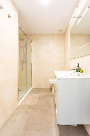 Image No.5-17 Bed Property for sale