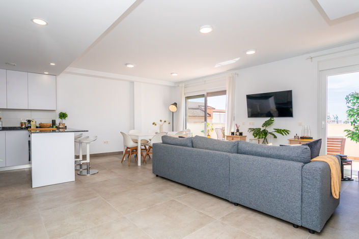 Image No.8-17 Bed Property for sale