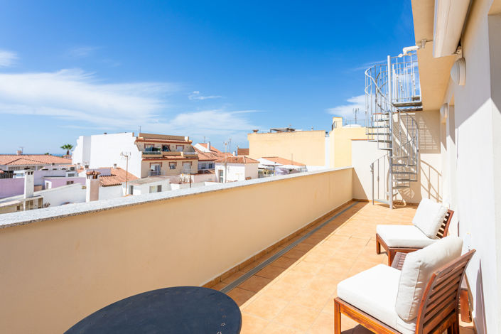 Image No.9-17 Bed Property for sale