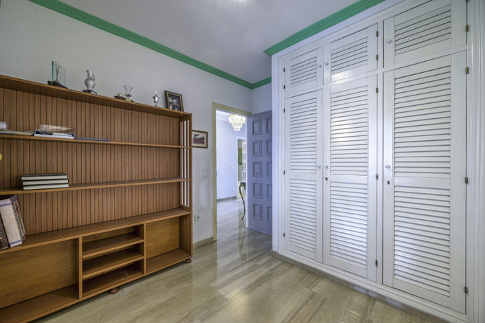 Image No.15-4 Bed Property for sale