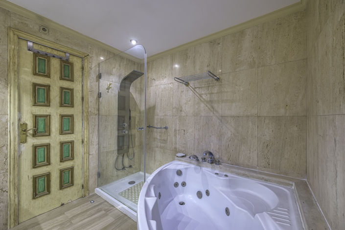 Image No.17-4 Bed Property for sale