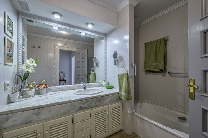 Image No.18-4 Bed Property for sale