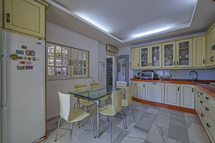 Image No.28-4 Bed Property for sale