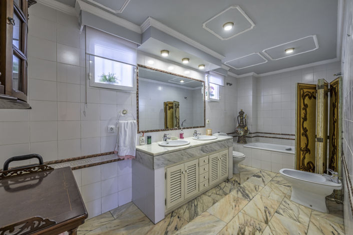 Image No.35-4 Bed Property for sale