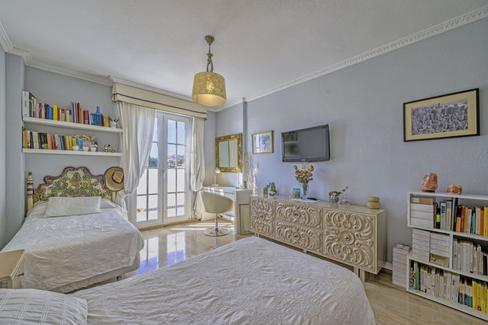 Image No.5-4 Bed Property for sale