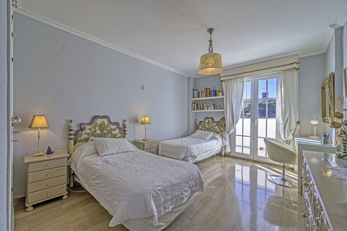 Image No.6-4 Bed Property for sale