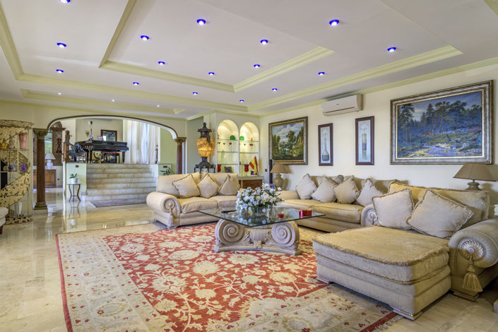 Image No.3-7 Bed Villa for sale