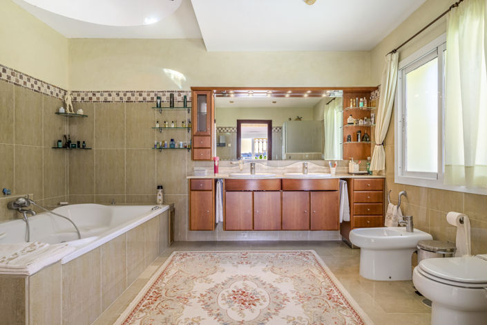 Image No.5-7 Bed Villa for sale