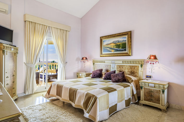 Image No.7-7 Bed Villa for sale