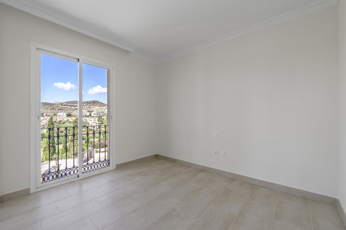 Image No.15-3 Bed Apartment for sale