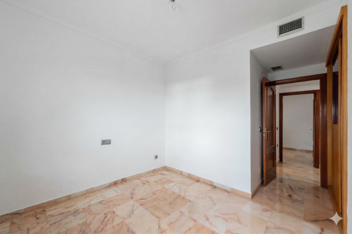 Image No.11-3 Bed Apartment for sale