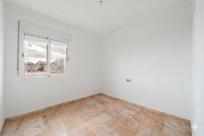 Image No.12-3 Bed Apartment for sale