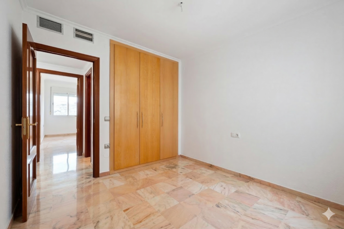 Image No.13-3 Bed Apartment for sale