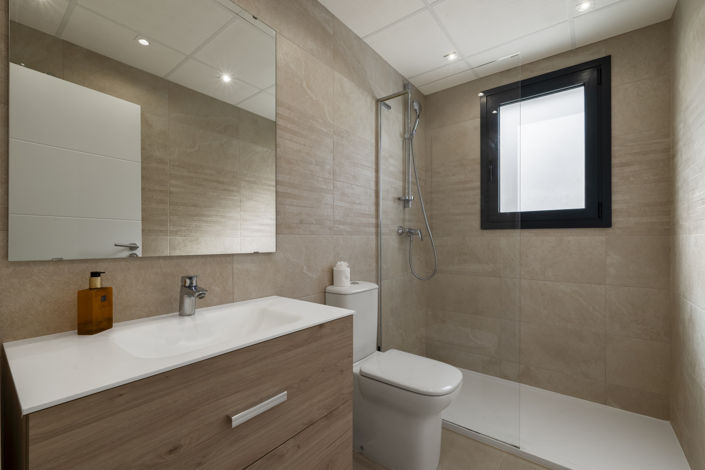 Image No.14-3 Bed Property for sale