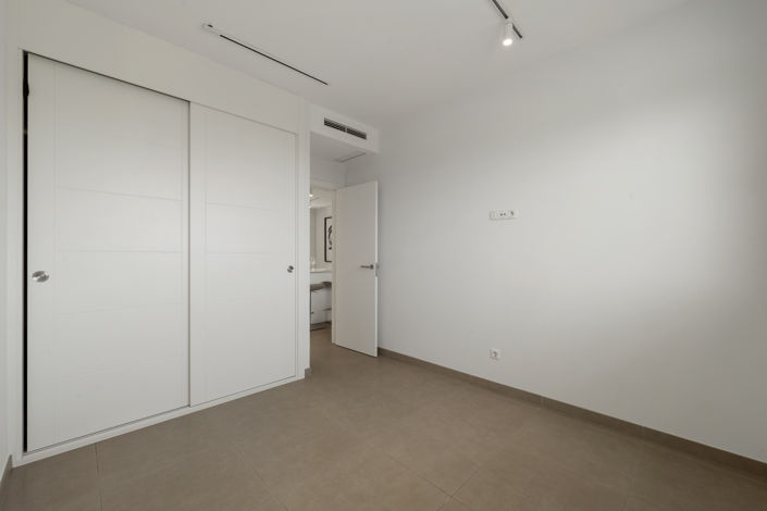 Image No.16-3 Bed Property for sale