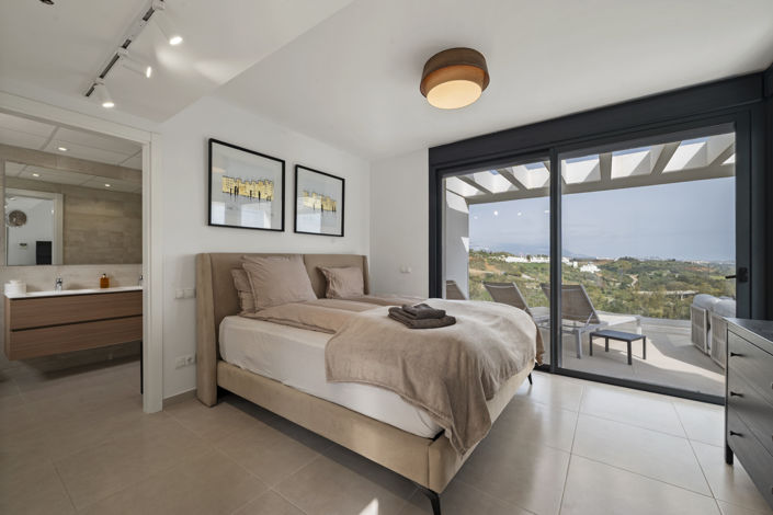 Image No.4-3 Bed Property for sale