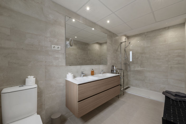 Image No.5-3 Bed Property for sale