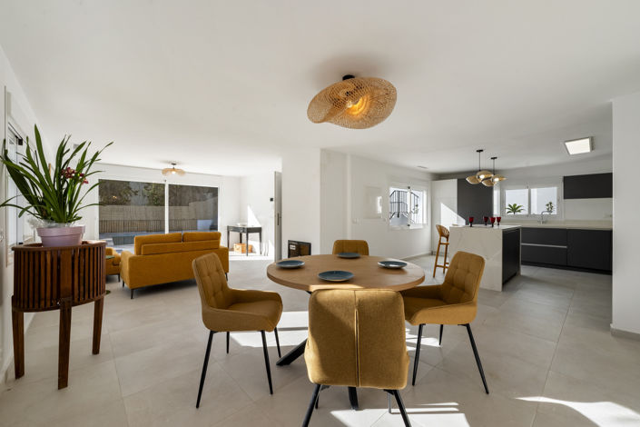 Image No.2-4 Bed Villa for sale