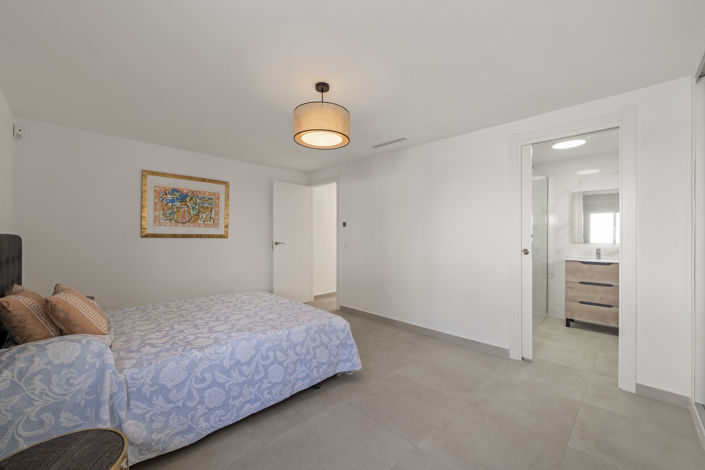 Image No.9-4 Bed Villa for sale