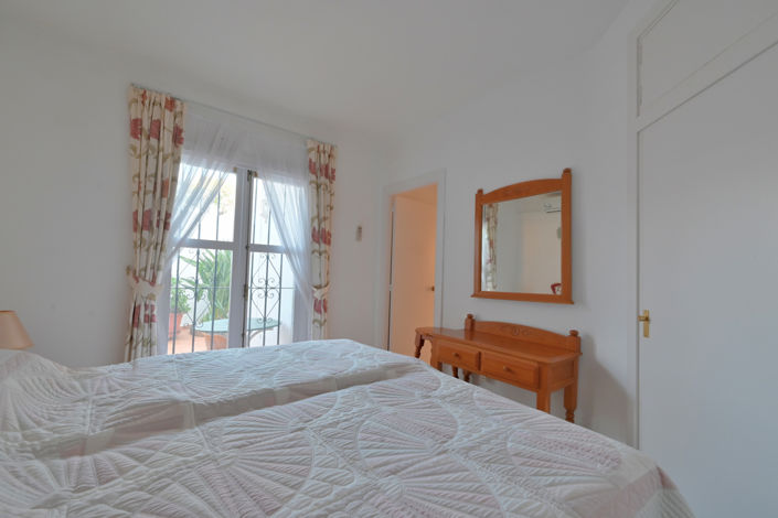 Image No.15-2 Bed Property for sale