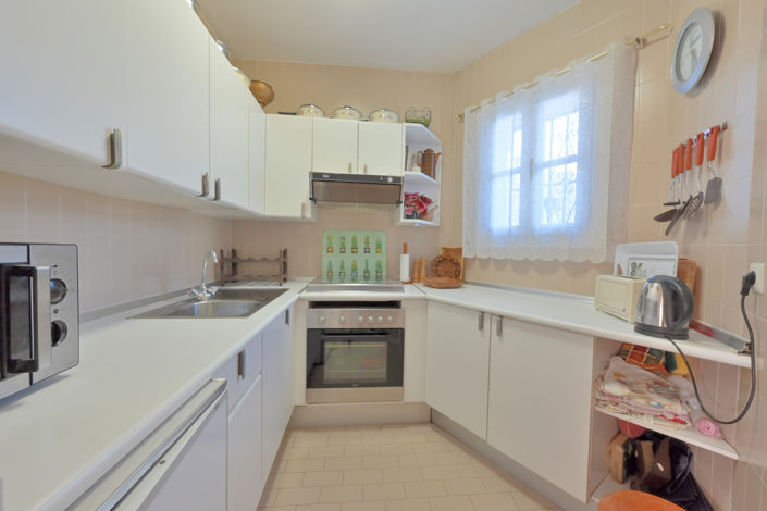 Image No.9-2 Bed Property for sale