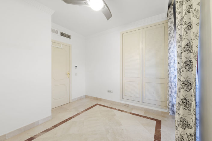 Image No.11-3 Bed House for sale