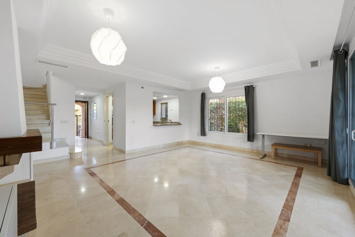 Image No.15-3 Bed House for sale