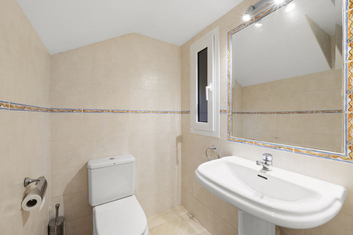 Image No.17-3 Bed House for sale