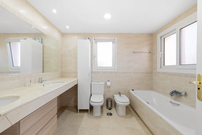 Image No.5-3 Bed House for sale