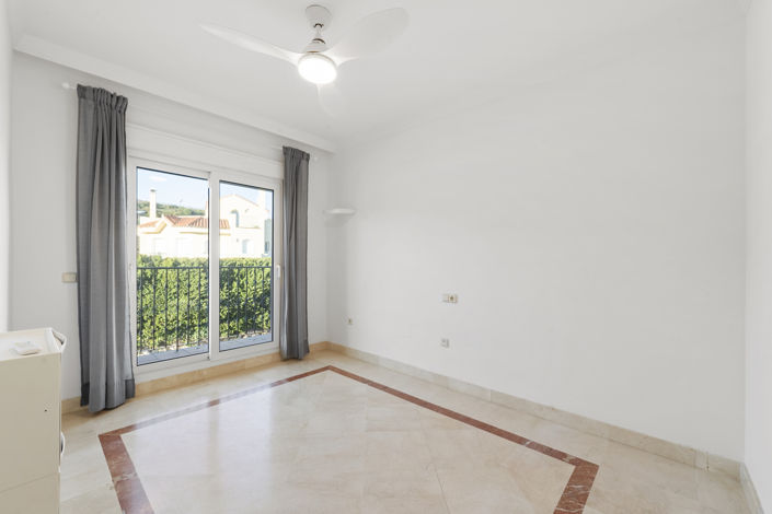 Image No.8-3 Bed House for sale