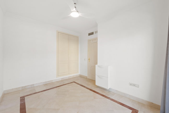 Image No.9-3 Bed House for sale