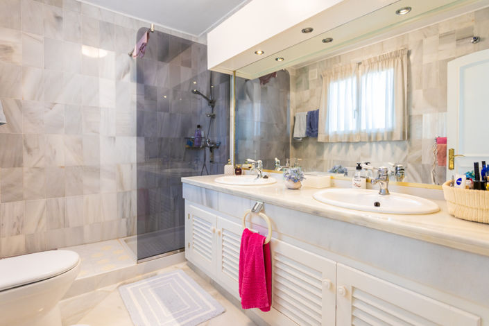 Image No.5-3 Bed Townhouse for sale