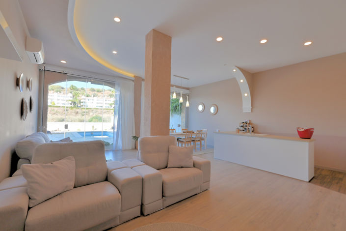 Image No.10-4 Bed Townhouse for sale