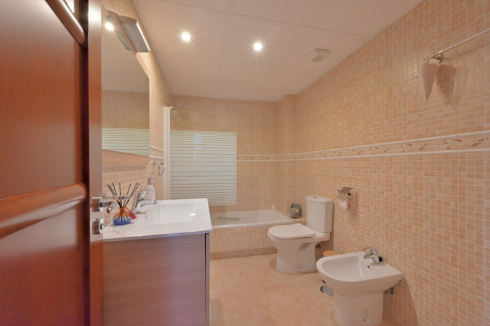 Image No.13-4 Bed Townhouse for sale