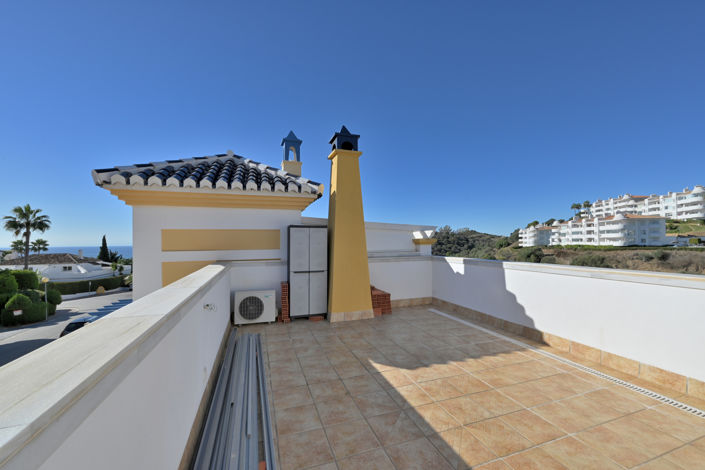 Image No.20-4 Bed Townhouse for sale